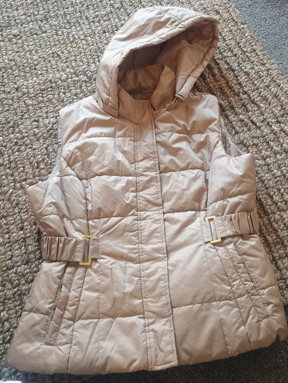 NEW YORK & COMPANY Women's Quilted Hooded Puffer Vest in Taupe
